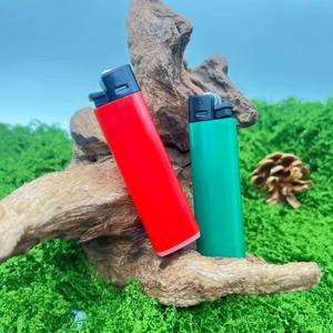 Accendino a Gas Butano Ricaricabile Design Moderno della Fabbrica Shaodong, Accendino Economico a Fiamma Gigante a Forma di Dado - Product Image 4