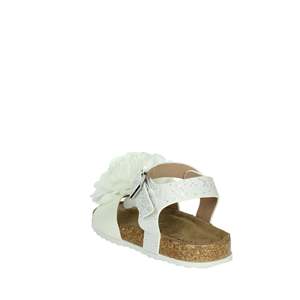 Sandalias para Niña Gaelle Paris, Blancas y Azul Claro, Planas con Detalle de Flor - Product Image 2