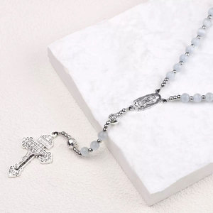 Terço de Aço Inoxidável para Mulheres e Homens, Contas de 8mm em Olho de Gato Branco com Crucifixo Prateado Ornamentado e Medalha da Virgem Maria - Product Image 4