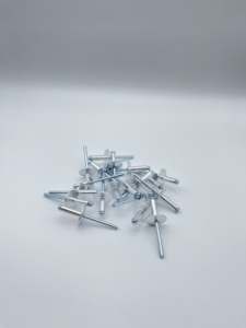 Remaches de impacto de extremo abierto DIN7337 con cabeza abombada zincada, remaches ciegos de aluminio y acero 3.2/4.0/4.8 para <span class=keywords><strong>remachadora</strong></span> - Product Image 1