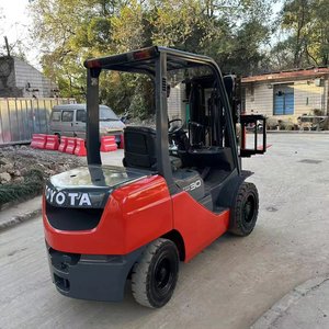 Montacargas Toyota Usado de 3 Toneladas con Motor de Combustión Interna a Bajo Precio, Montacargas Diésel Toyota Usado de 3 Toneladas y 4.5M con Desplazador Lateral - Product Image 4