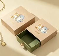 Boîte cadeau rigide en forme de tiroir pour pendentif de collier pour animaux de compagnie, insert en EVA réutilisable, biodégradable, recyclable, gaufrage UV, emballage écologique