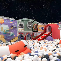 Aire de jeux intérieure personnalisée sur le thème britannique pour bébés, avec jeux d'anime, grande toboggan en forme de corne, parc d'aventure à usage commercial