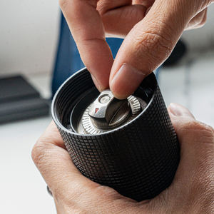 Nuevo Molinillo de Café Manual Portátil, Plegable y Ajustable de Acero Inoxidable, con Bandeja de 25g de Capacidad, Ecológico - Product Image 2