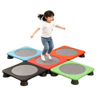 Mini trampoline modulaire d'intérieur multi-combinaisons avec coussinets amortisseurs pour enfants et adultes, idéal pour l'exercice à domicile