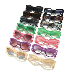 Occhiali da Sole Oversize Cat Eye UV400 2025, Design Unisex di Tendenza in Colori Verde/Rosso - Product Image 2