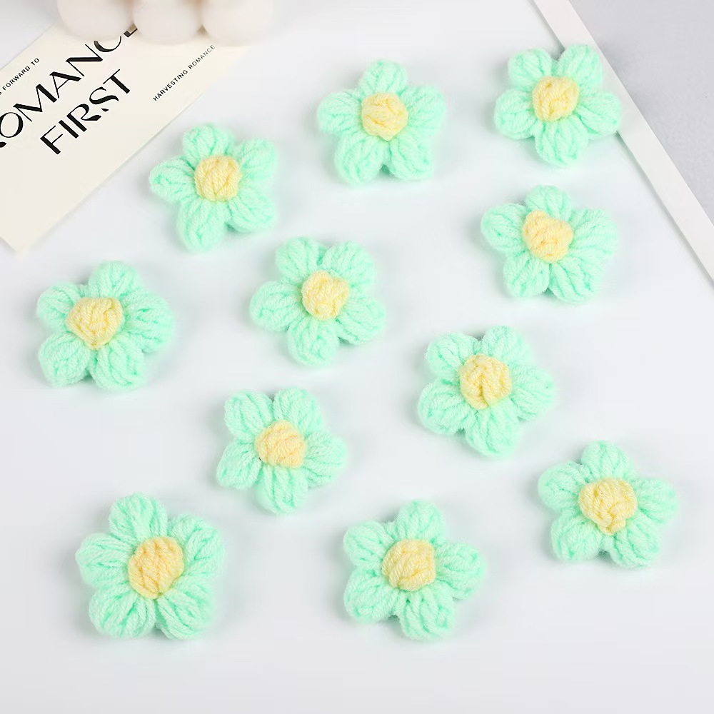 Broche fleur bouffante verte