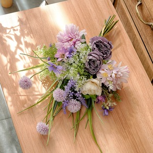 Bouquet de Gerberas Artificielles Tissées CallaFloral Violet Neige pour Mariage, Décoration Maison, à Tenir à la Main CF01197A - Product Image 3