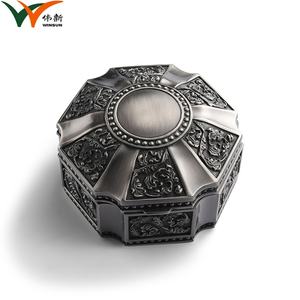 Caja de Joyería Metálica Retro de Estilo Europeo con Diseño de Rosa, Caja de Joyería de Alta Gama, Personalizable para Regalo - Product Image 3