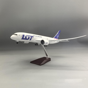 Modèle d'avion B787-8 de 43 cm, échelle 1:130, en résine, LOT Polish Airlines, avec éclairage LED, personnalisation acceptée - Product Image 2