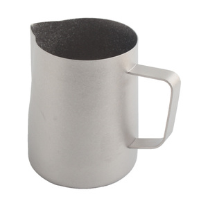 เหยือกตีฟองนมทรงกระบอกโลหะ ดีไซน์มินิมอล ทนทาน ความจุ 550 มล. - Product Image 6
