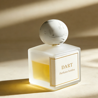 Flacons de parfum en verre de luxe personnalisés uniques et modernes 30ml 50ml 100ml Gravure mate Bouchon doré Pulvérisateur Emballage en carton