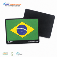 Fournisseur de patchs PVC flexibles à coudre, étiquettes en caoutchouc personnalisées avec logo imprimé numériquement pour vêtements, avec bordure en relief moulée