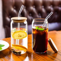 Verres à bière en forme de canette en verre borosilicate conformes aux normes LFGB et FDA, 16oz et 18oz, avec couvercle en bambou et paille en verre, vente en gros