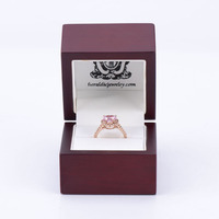 Boîte à bijoux en bois Mele & Co. Rita avec lumière LED, origine Guangdong, forme rectangulaire, édition Saint-Valentin, boîte pour pendentif et bracelet