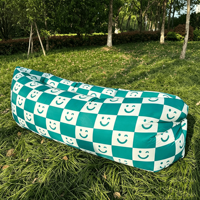 Canapé gonflable moderne bleu et blanc à carreaux - Portable, pliable, sans pompe, idéal pour le camping, la plage et les pique-niques en plein air