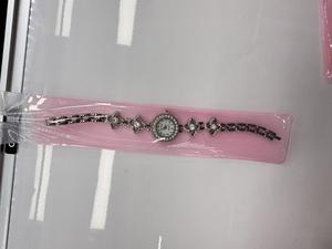 Orologio da Donna con Cristalli e Strass, Design Floreale, Elegante Gioiello da Festa, Stile Bracciale in Lega di Zinco - Product Image 3