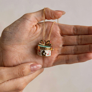 Nuevo Collar con Diseño de Caja de Regalo <span class=keywords><strong>para</strong></span> Mamá, Colgante de Cobre Chapado en Oro de 18K con Lazo Pintado, Joyería Significativa <span class=keywords><strong>para</strong></span> el Día de la Madre - Product Image 5