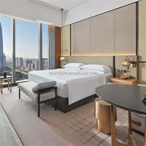 Ensemble de meubles de chambre d'hôtel 3 étoiles modernes et économiques sur mesure, avec lit rembourré à cadre en bois, tête de lit et tables de chevet - Product Image 4