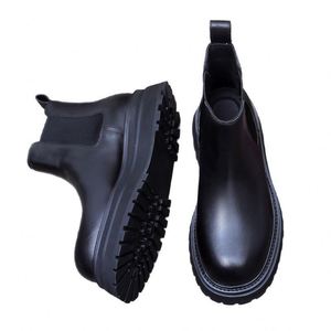 Bottes d'hiver personnalisables pour hommes 2025 en cuir véritable à bout pointu, légères pour l'été, en prévente, en cuir verni brillant - Product Image 1