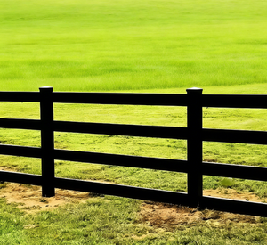 Valla para Caballos de 3 Rieles, Blanca, Económica, de PVC y Vinilo, Fácil de Montar, Ecológica, de 4.5 Pies de Altura, para Ranchos Certificados - Product Image 1