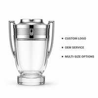 Flacon de parfum vide personnalisé en verre, design coupe-trophée 30 ml avec bouchon nervuré argenté et poignées en forme d'ailes, atomiseur rechargeable en gros