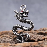 Collier pendentif dragon en acier inoxydable pour hommes, style rétro gothique punk, bijou fantaisie noir à la mode