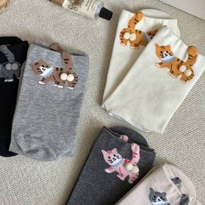 Calcetines de punto para mujer con diseño de gato travieso, divertidos y lindos, con estampado 3D, absorbentes del sudor y con pompón. - Product Image 2
