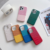 Étui de téléphone portable élégant et stylé bicolore multicolore en patchwork d'autruche et de crocodile pour iPhone