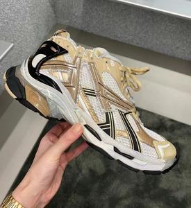 Baskets respirantes tendance avec boîte d'origine, chaussures de marche décontractées de créateur pour le dropshipping, idéales pour les passionnés de sport et les coureurs - Product Image 1