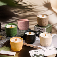Großhandel: Keramik-Kerzengefäße mit Rauhstruktur und Prägung, Aroma-Logo, Holzdocht, Duftkerze für Innenräume, Geschenk, Großpackung