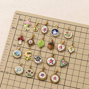 จี้เคลือบทอง 18K PVD สแตนเลสสตีลลายสวนวาดภาพสำหรับเด็ก กันน้ำ ป้องกันการแพ้ ไม่หมองคล้ำ - Product Image 4