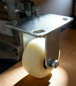 Roue pivotante/fixe en polypropylène PP de 4 pouces, résistante aux produits chimiques, non marquante, roulement à billes, frein à blocage total - Product Image 5