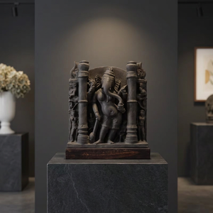 Escultura de Pared de Ganesha Femenina Vinayaki del Siglo XI: Rara Tallada en Piedra con Representación de Divinidad Hindú - Product Image 1