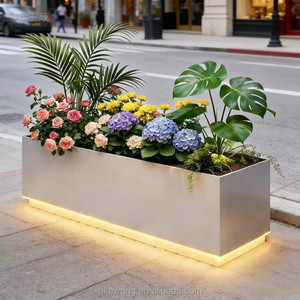 H039 Vase moderne minimaliste en acier inoxydable avec éclairage LED, jardinière pour la décoration des toits d'hôtels, des jardins et des terrasses - Product Image 2