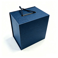 Boîte d'expédition pour chapeaux en carton rigide gris avec logo personnalisé en relief, poignée, fermeture magnétique recyclable, emballage personnalisable
