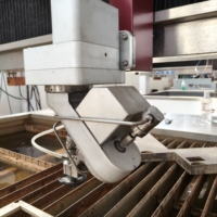 Machine de découpe jet d'eau YCWJ 5 axes pour la pierre et le métal idéal pour les composants architecturaux 3D complexes