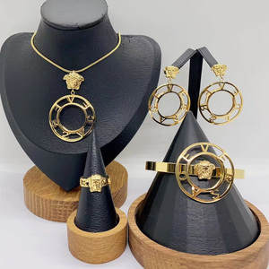 Juego de Joyería <span class=keywords><strong>Medusa</strong></span> con Diseño de Serpiente en Acero Inoxidable Chapado en Oro de 18K, con Collar, Aretes, Anillo y Brazalete para Mujer, Ideal para Fiestas y Eventos - Product Image 3