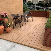 Platelage de sol en WPC ignifuge antidérapant et résistant aux UV imperméable pour espace extérieur résidentiel commercial prix d'usine