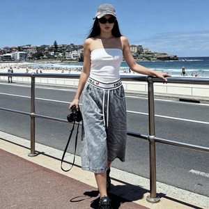Pantalones Vaqueros <span class=keywords><strong>de</strong></span> <span class=keywords><strong>Mezclilla</strong></span> con Diamantes para <span class=keywords><strong>Mujer</strong></span> F141/FANMAJIALIE, Shorts <span class=keywords><strong>de</strong></span> Marca a la Moda, Diseño Original para Moda Urbana - Product Image 4