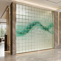 Paravent décoratif personnalisé en acier inoxydable et verre, design géométrique en grille, style moderne, construction durable pour hôtel et salle de banquet