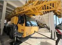 Grue d'occasion presque neuve Liebherr LTM1090-4.1 de 2016, 800 heures de fonctionnement, 15 tonnes de charge utile, 400 km d'autonomie.