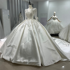 Robe de mariée princesse à col en V et manches longues pour femme, en dentelle avec traîne, jolies robes de mariée Xs068 - Product Image 3
