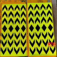 5CMX90CM autocollant de voiture auto-adhésif jaune citron imprimé flèche noire autocollant de bande réfléchissante de sécurité acrylique pour le marché des EAU