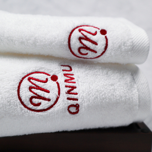 Ensemble <span class=keywords><strong>de</strong></span> serviettes d'hôtel Qinmu 5 étoiles <span class=keywords><strong>de</strong></span> luxe, 100% coton, brodées, séchage rapide, tricotées, logo personnalisé, serviettes <span class=keywords><strong>de</strong></span> bain douces pour la peau - Product Image 6