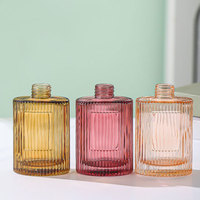 Flacons à rayures de diffuseur de parfum de maison en verre de roseau d'huile aromatique de luxe rond de couleur personnalisée avec bouchon à vis et anches