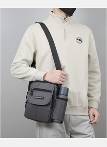 Sac à bandoulière multifonctionnel et tendance pour homme, grande capacité, en polyester, idéal pour les voyages et le quotidien - Product Image 6
