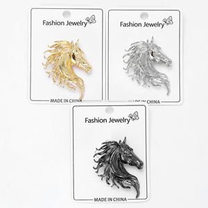 Broche personnalisée vintage créative et durable pour enfants, en alliage plaqué or, tête de cheval, avec strass en cristal, couleur personnalisable - Product Image 6