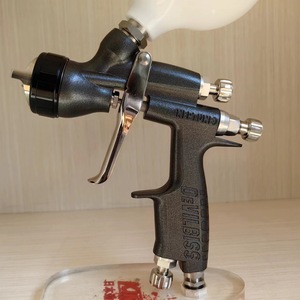 Pistola de Pulverización Devilbiss con Boquilla de 1.8mm, Vaso de 1000ml, Alimentación por Gravedad, Aluminio y Plástico - Product Image 1
