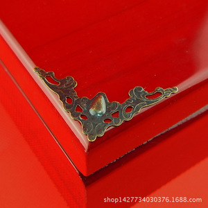 Herraje para Muebles B2671, Esquina Plana de 41 mm, Diseño Tradicional en Cobre Antiguo - Product Image 4